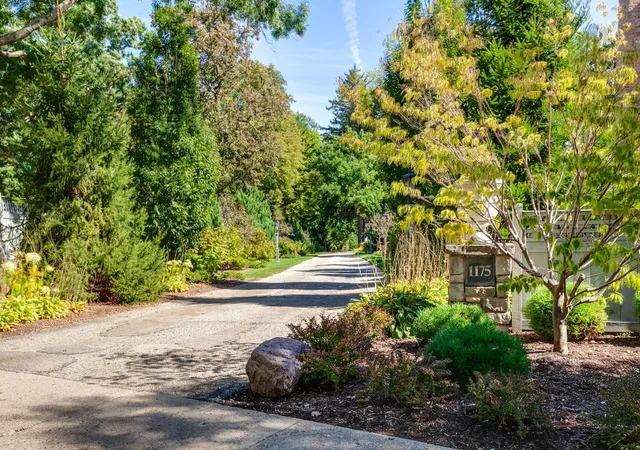 2nd image of 1175 Edgewood Rd, Lake Forest, IL 60045 | MLS# 12619030