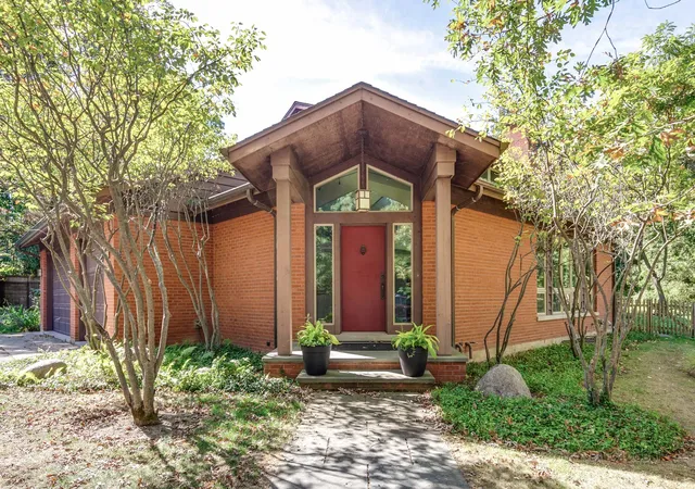 3rd image of 1175 Edgewood Rd, Lake Forest, IL 60045 | MLS# 12619030