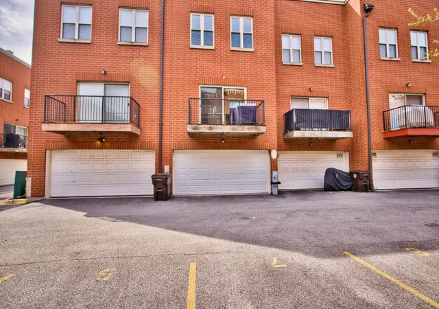 Photo 2 of Townhouse for sale at 350 E Eastgate Pl, Chicago, IL 60616 | MLS# 12619160 | Listing updated on 2026-08-10
