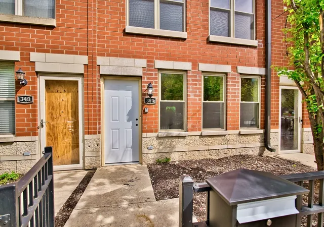 Photo 3 of Townhouse for sale at 350 E Eastgate Pl, Chicago, IL 60616 | MLS# 12619160 | Listing updated on 2026-08-10