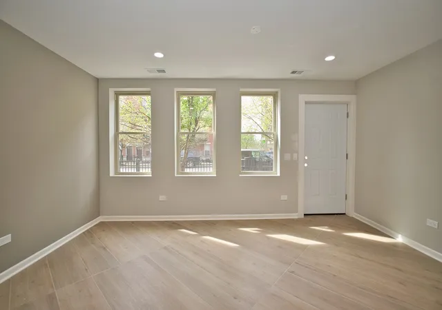 Photo 3 of Townhouse for sale at 350 E Eastgate Pl, Chicago, IL 60616 | MLS# 12619160 | Listing updated on 2026-08-10