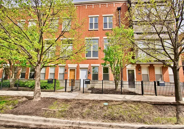 Townhouse for sale at 350 E Eastgate Pl, Chicago, IL 60616 | MLS# 12619160