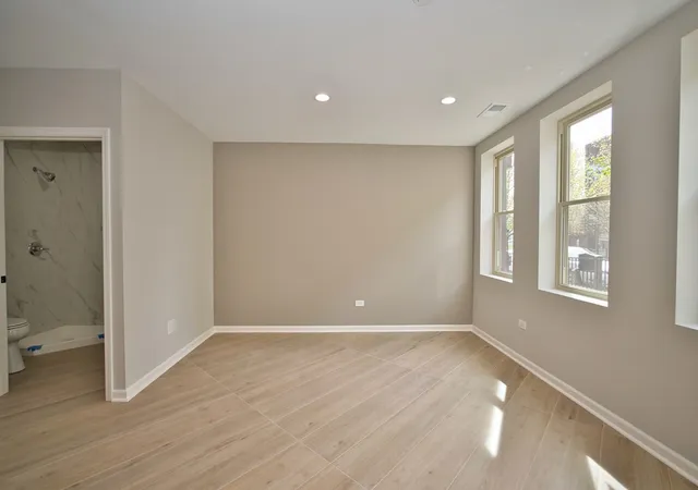 Photo 4 of Townhouse for sale at 350 E Eastgate Pl, Chicago, IL 60616 | MLS# 12619160 | Listing updated on 2026-08-10