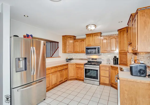 Photo 4 of Single family home for sale at 9137 Orchard Ln, Bridgeview, IL 60455 | MLS# 12619409 | Listing updated on 2026-09-14
