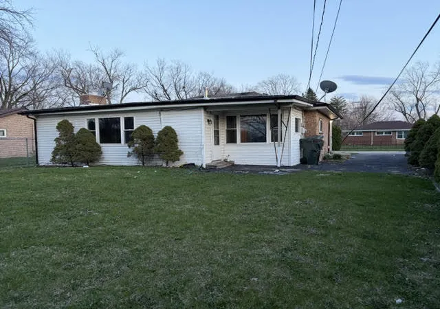 Photo 3 of Single family home for sale at 3036 Sussex Ave, Markham, IL 60428 | MLS# 12619432 | Listing updated on 2026-10-05