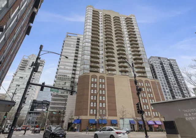 1st image of 645 N Kingsbury St, Chicago, IL 60654
