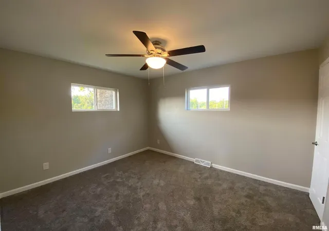4th image of 1328 Dean St, Centralia, IL 62801 | MLS# 12619574