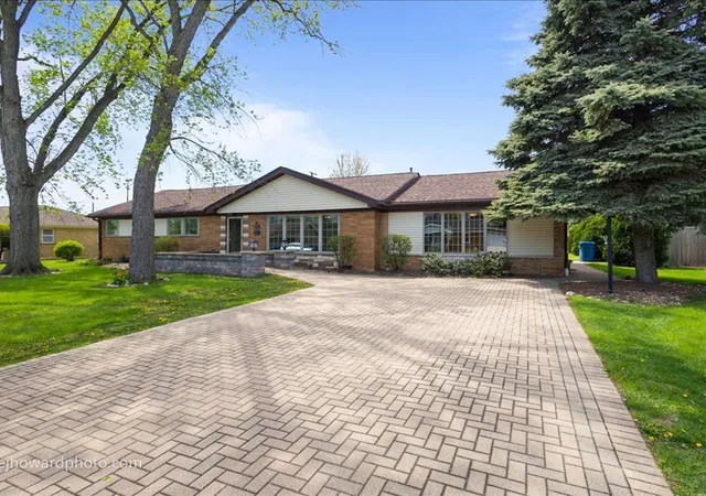 Photo 1 of Single family home for sale at 12524 S 71st Court, Palos Heights, IL 60463 | MLS# 12619621 | Listing updated on 2026-09-30