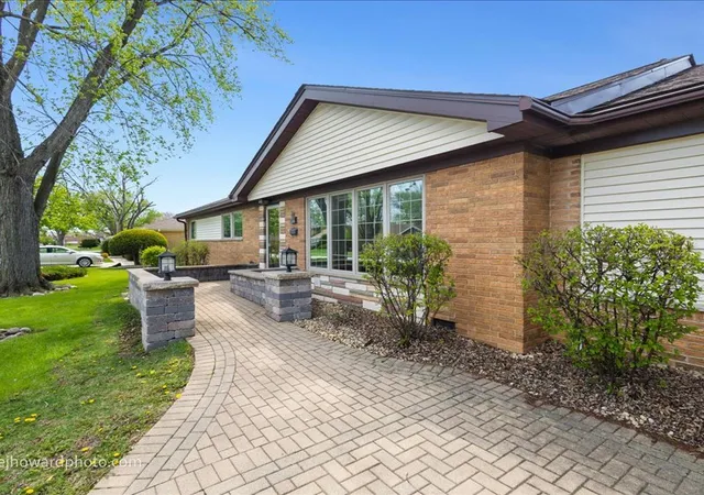 Photo 2 of Single family home for sale at 12524 S 71st Court, Palos Heights, IL 60463 | MLS# 12619621 | Listing updated on 2026-09-30