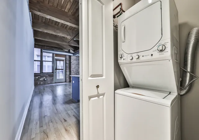 Homes for sale in Chicago, IL | 1500 W Monroe Street, Chicago, IL 60607 | Houzeo