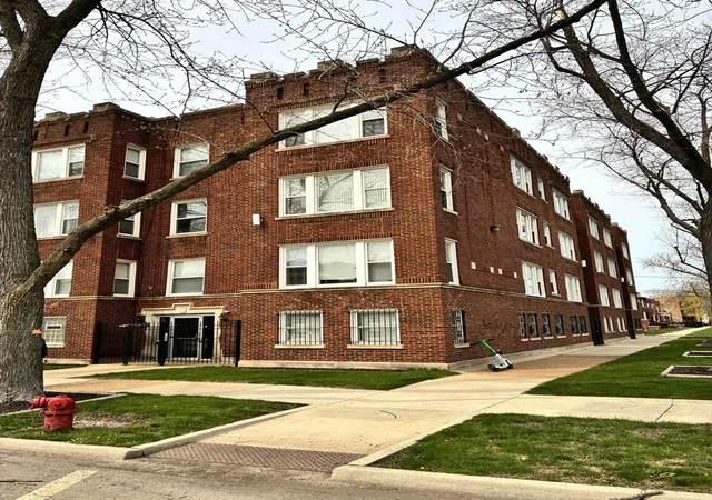 Photo 2 of Condo for sale at 6852 S Dante Ave #3E, Chicago, IL 60637 | MLS# 12619730 | Listing updated on 2026-06-21