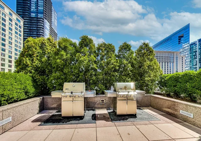 Homes for sale in Chicago, IL | 33 W Ontario Street, Chicago, IL 60654 | Houzeo