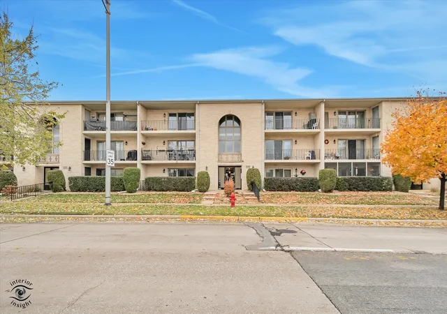 Homes for sale in Chicago Ridge, IL | 10538 Central Ave #1-S, Chicago Ridge, IL 60415 | MLS# 12619914