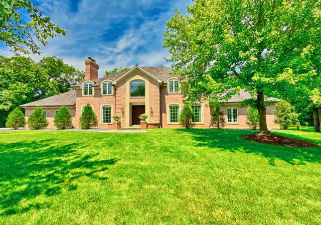 Homes for sale in Lake Forest, IL | 560 Jacqulyn Ln, Lake Forest, IL 60045 | MLS# 12619952