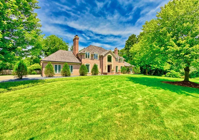 Homes for sale in Lake Forest, IL | 560 Jacqulyn Ln, Lake Forest, IL 60045 | MLS# 12619952