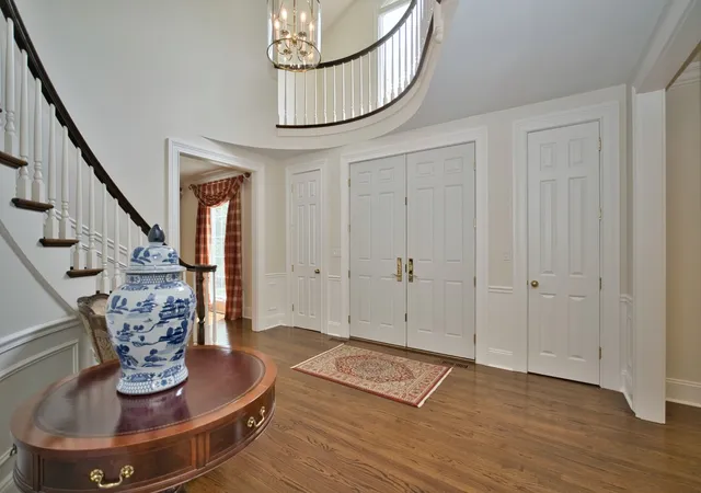 Homes for sale in Lake Forest, IL | 560 Jacqulyn Ln, Lake Forest, IL 60045 | MLS# 12619952