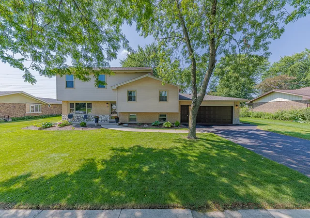 1st image of 220 Pfaff Dr, Frankfort, IL 60423 | MLS# 12619981