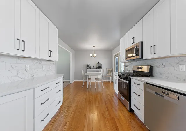 Photo 4 of Single family home for sale at 220 Pfaff Dr, Frankfort, IL 60423 | MLS# 12619981 | Listing updated on 2026-08-20