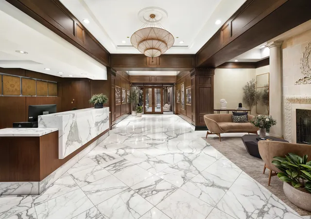 2nd image of 850 N Lake Shore Dr, Chicago, IL 60611