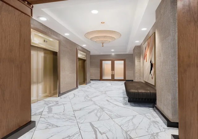 5th image of 850 N Lake Shore Dr, Chicago, IL 60611