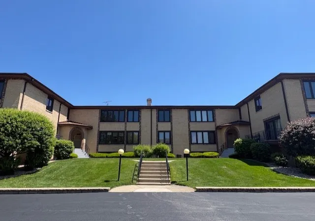 Photo 1 of Condo for sale at 10355 Parkside Ave #04, Oak Lawn, IL 60453 | MLS# 12620374 | Listing updated on 2026-09-25