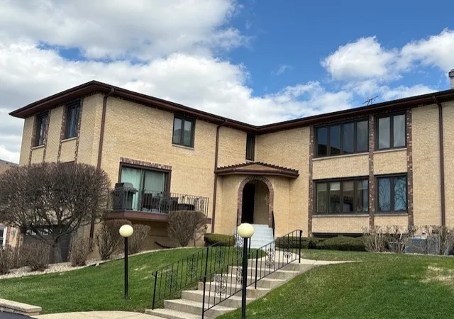 2nd image of 10355 Parkside Ave #04, Oak Lawn, IL 60453 | MLS# 12620374