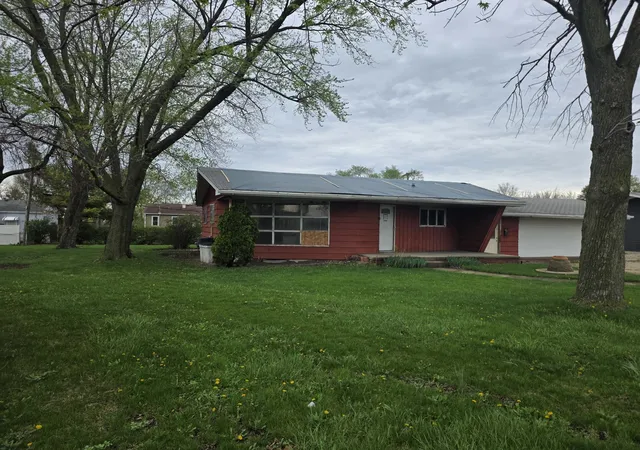 Photo 2 of Single family home for sale at 1423 Cleary Ave, Joliet, IL 60435 | MLS# 12620463 | Listing updated on 2026-05-29