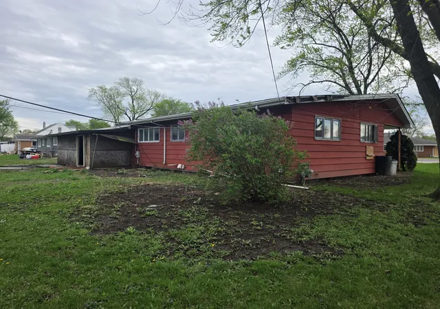 Photo 3 of Single family home for sale at 1423 Cleary Ave, Joliet, IL 60435 | MLS# 12620463 | Listing updated on 2026-05-29