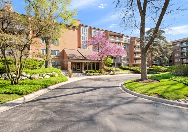 1st image of 22 Park Ln #204, Park Ridge, IL 60068 | MLS# 12620534