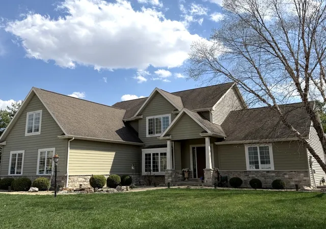 Photo 1 of Single family home for sale at 1809 N E W Lake Dr, Mahomet, IL 61853 | MLS# 12620636 | Listing updated on 2026-08-11