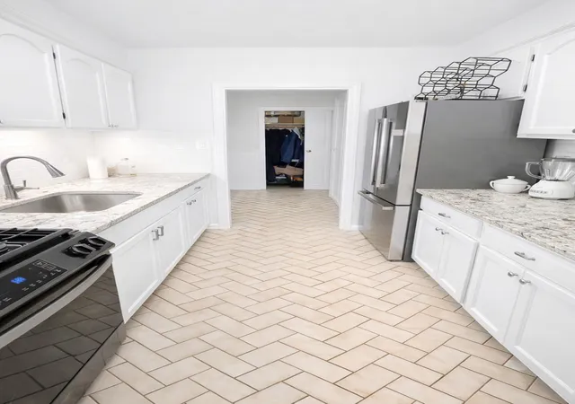 Homes for sale in Oak Brook, IL | 40 N Tower Rd #6G, Oak Brook, IL 60523 | MLS# 12620856
