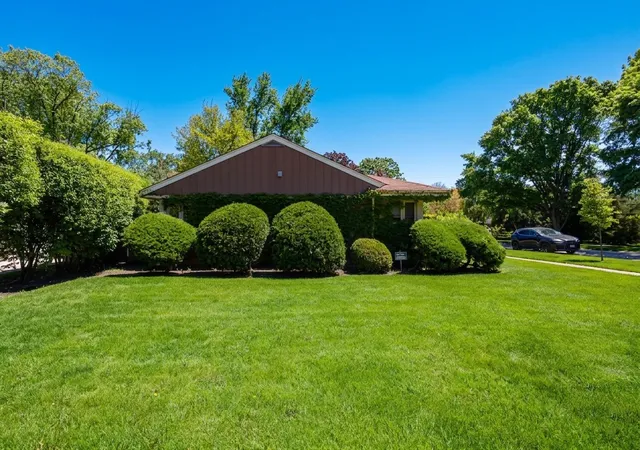 Homes for sale in Park Ridge, IL | 901 Park Plaine Ave, Park Ridge, IL 60068 | MLS# 12621001