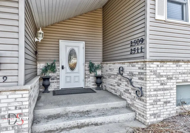 2nd image of 2511 Reynolds Manor Dr, Ottawa, IL 61350