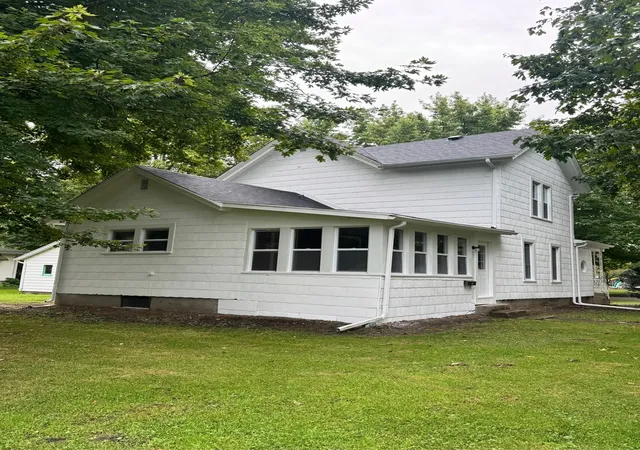 Photo 3 of Single family home for sale at 410 3rd Street, Mendota, IL 61342 | MLS# 12621813 | Listing updated on 2026-10-06