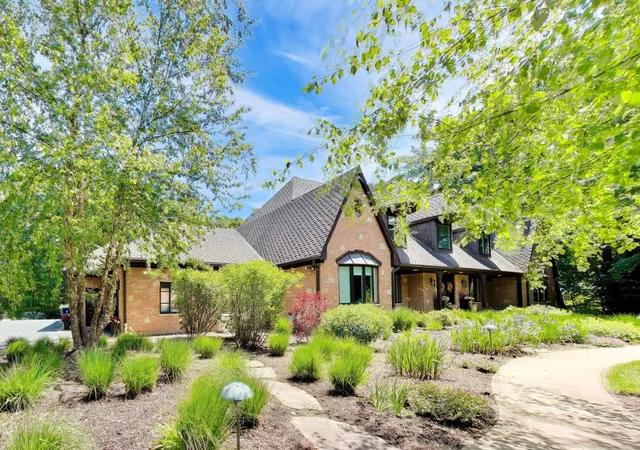 Photo 2 of Single family home for sale at 25291 N Saint Marys Rd, Libertyville, IL 60048 | MLS# 12621840 | Listing updated on 2026-08-06