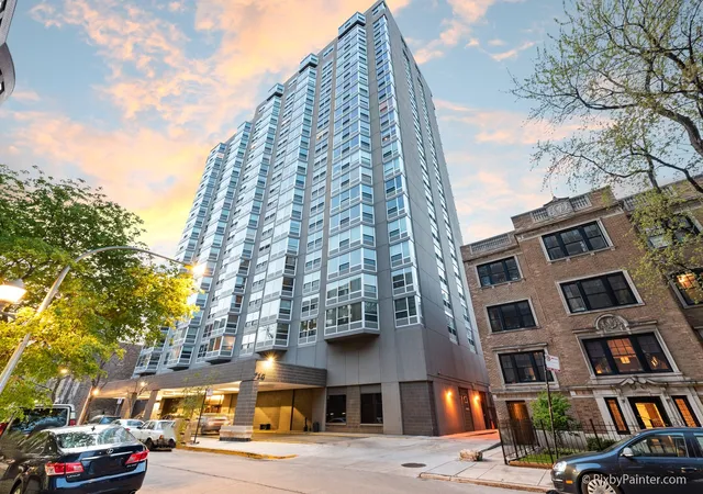 1st image of 720 W Gordon Ter, Chicago, IL 60613