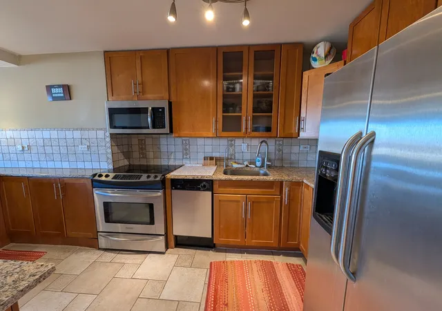 4th image of 720 W Gordon Ter, Chicago, IL 60613