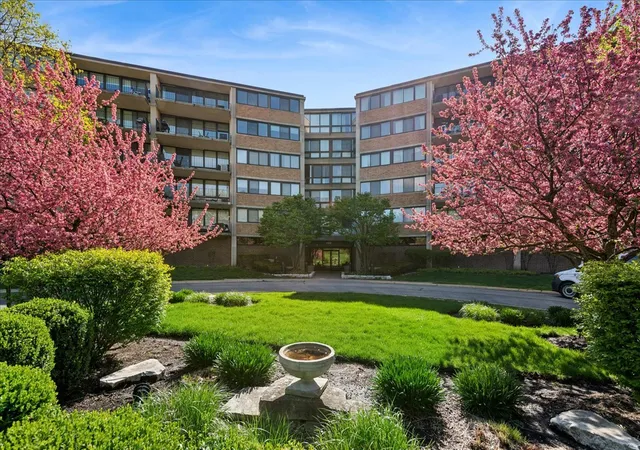 Homes for sale in Schaumburg, IL | 101 Bar Harbour Rd #4L, Schaumburg, IL 60193 | MLS# 12622572
