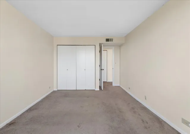 Homes for sale in Schaumburg, IL | 101 Bar Harbour Road, Schaumburg, IL 60193 | Houzeo