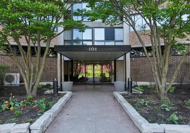 Homes for sale in Schaumburg, IL | 101 Bar Harbour Rd #4L, Schaumburg, IL 60193 | MLS# 12622572