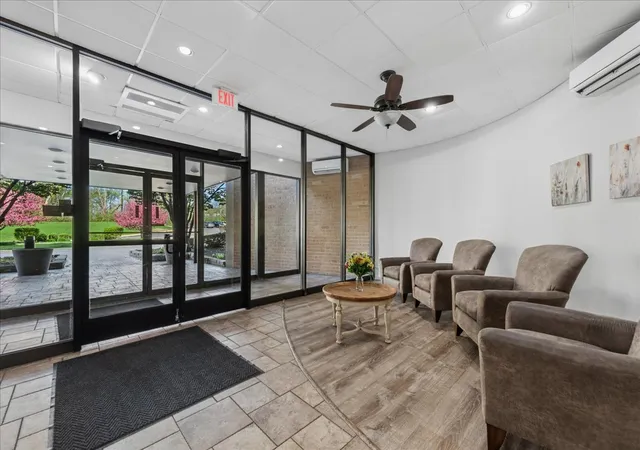 Homes for sale in Schaumburg, IL | 101 Bar Harbour Rd, Schaumburg, IL 60193