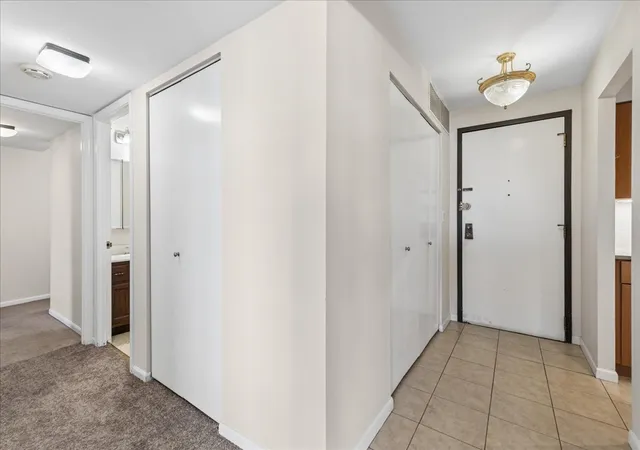 Homes for sale in Schaumburg, IL | 101 Bar Harbour Rd, Schaumburg, IL 60193