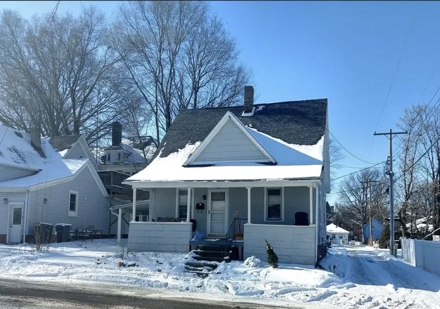 Homes for sale in Urbana, IL | 107 Birch, Urbana, IL 61801 | MLS# 12622623