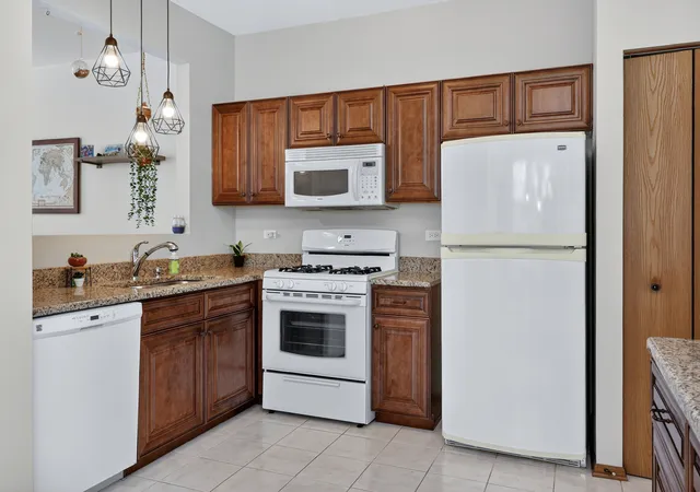 Photo 4 of Single family home for sale at 2360 Woodhill Ct, Plainfield, IL 60586 | MLS# 12622644 | Listing updated on 2026-05-11