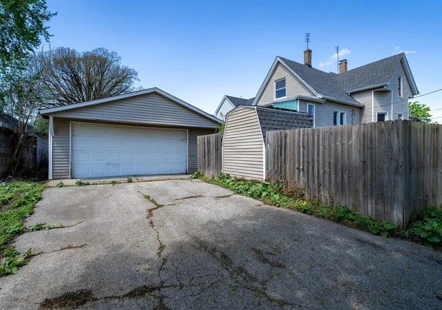 4th image of 902 W Grove St, Bloomington, IL 61701 | MLS# 12622737