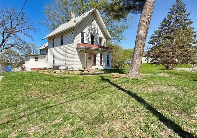 2nd image of 1155 12th Ave, Moline, IL 61265 | MLS# 12622890