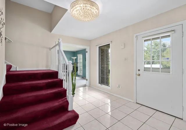3rd image of 11547 Burr Oak Ln, Burr Ridge, IL 60527 | MLS# 12623060