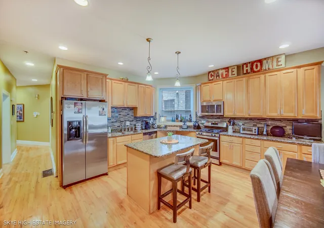Listing Photo 4 - Condo for sale in building located at 5743 S Michigan Ave, Chicago, IL 60637 - Unit #1S