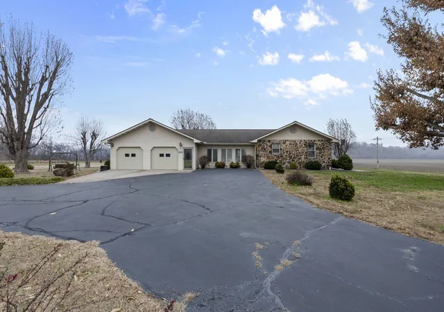 Photo 3 of Single family home for sale at 24250 Hanging Rock Rd, Mcclure, IL 62957 | MLS# 12623281 | Listing updated on 2026-09-24
