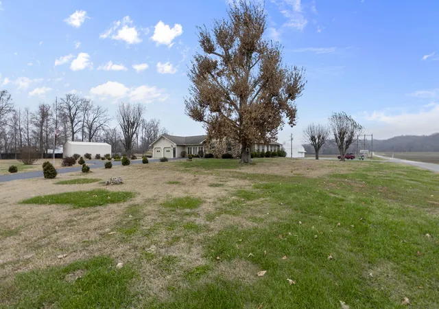 Photo 4 of Single family home for sale at 24250 Hanging Rock Rd, Mcclure, IL 62957 | MLS# 12623281 | Listing updated on 2026-09-24